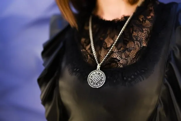 A close-up shot of a classic diamond necklace from the mid-20th century. The necklace features a graduated design with progressively larger diamonds towards the center, set in platinum. The image highlights the exceptional clarity and cut of the diamonds, as well as the meticulous craftsmanship of the setting.